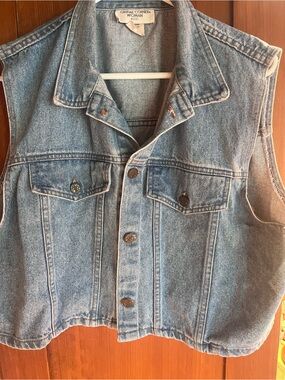 Vintage crop denim vest!